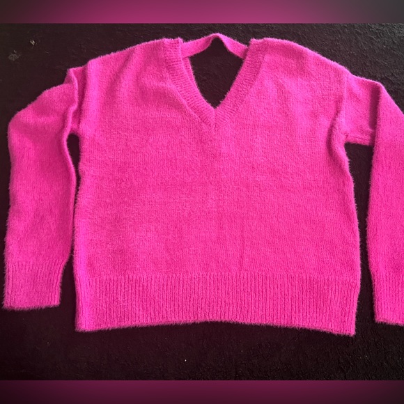 Jessica Simpson Sweaters - Jessica Simpson Fuzzy Pink Cropped Sweater Size Small